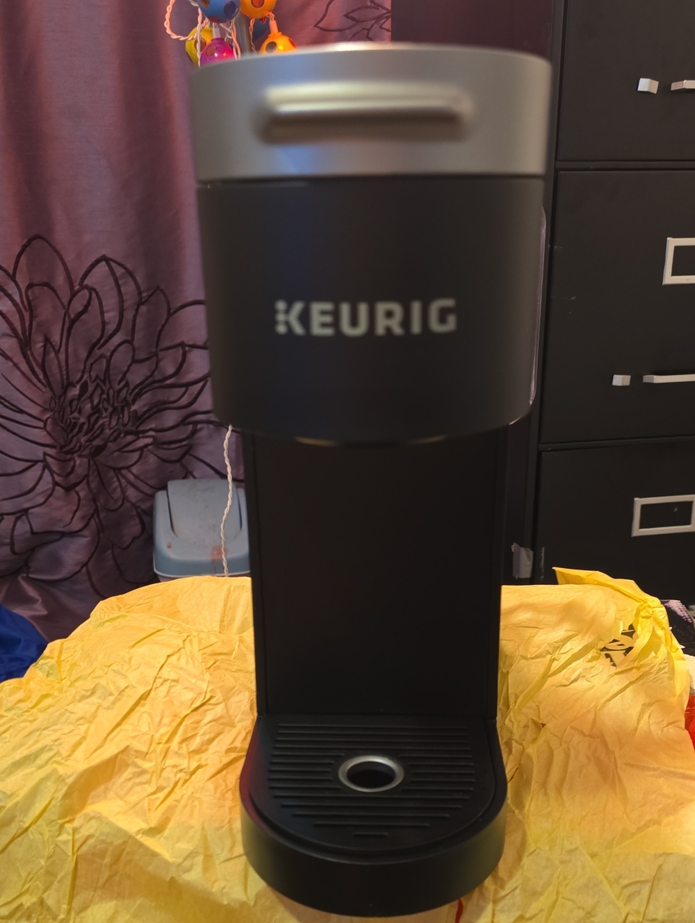 Keurig K- Slim Single-Serve Coffee Maker in Black With Silver Accents